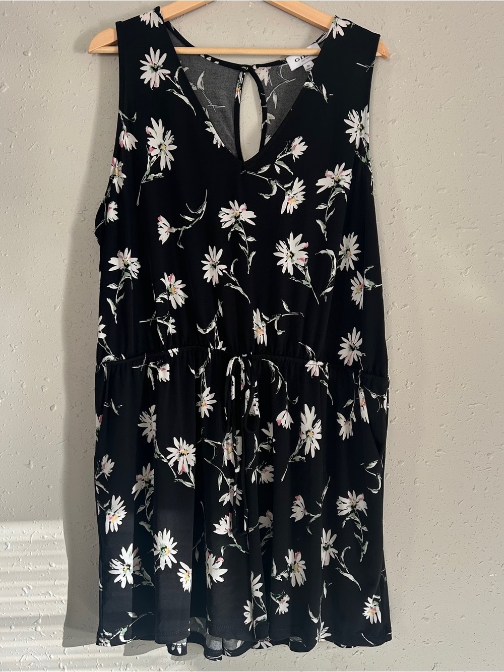 NWT Gilli Black Floral Romper White Daisies Summer Lightweight Comfy